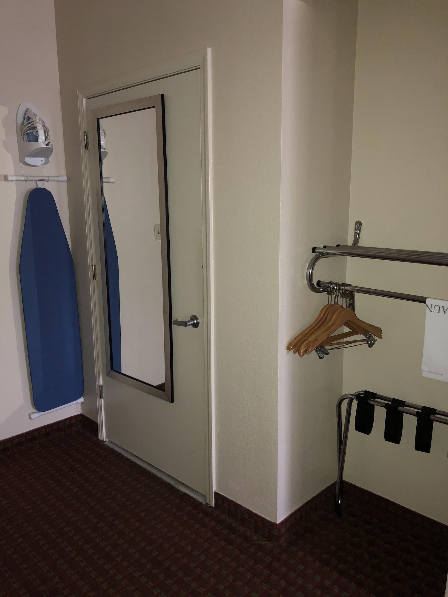 Millennium Inn Ellisville Exteriör bild